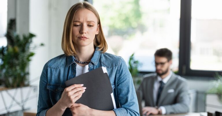 It’s hard to determine what job posts are real and fake, so we’ve laid out tips to help prevent you from getting tricked by recruiting scams.