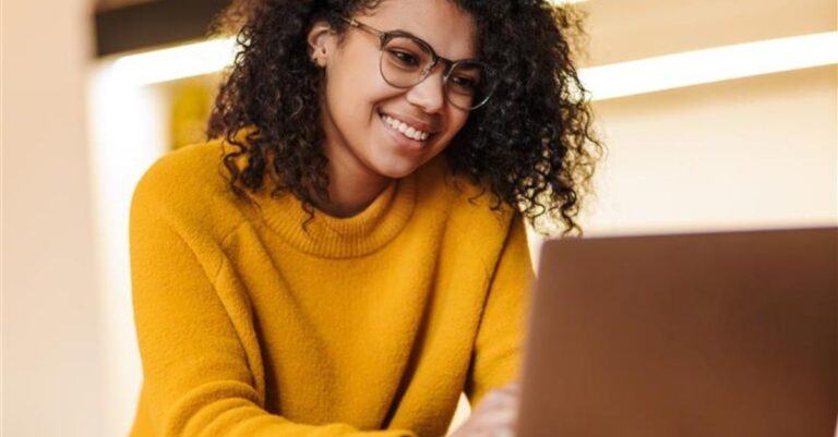 When applying to HR and admin roles, one of the most important steps in process is tailoring your resume to match the job description.