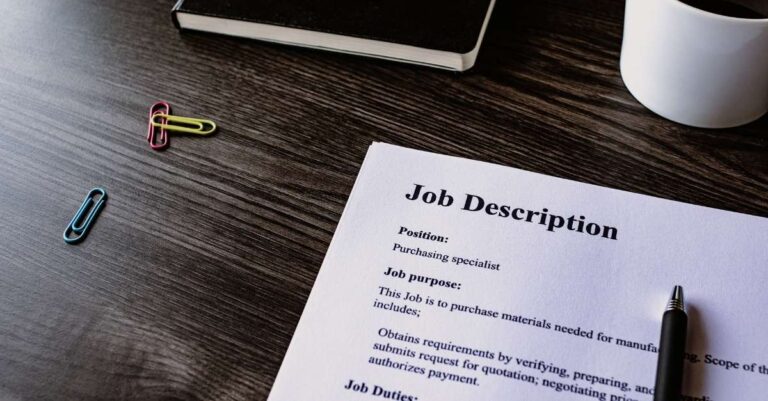 When putting up a new job posting, make sure the description has all the right components so that candidates have all the information.